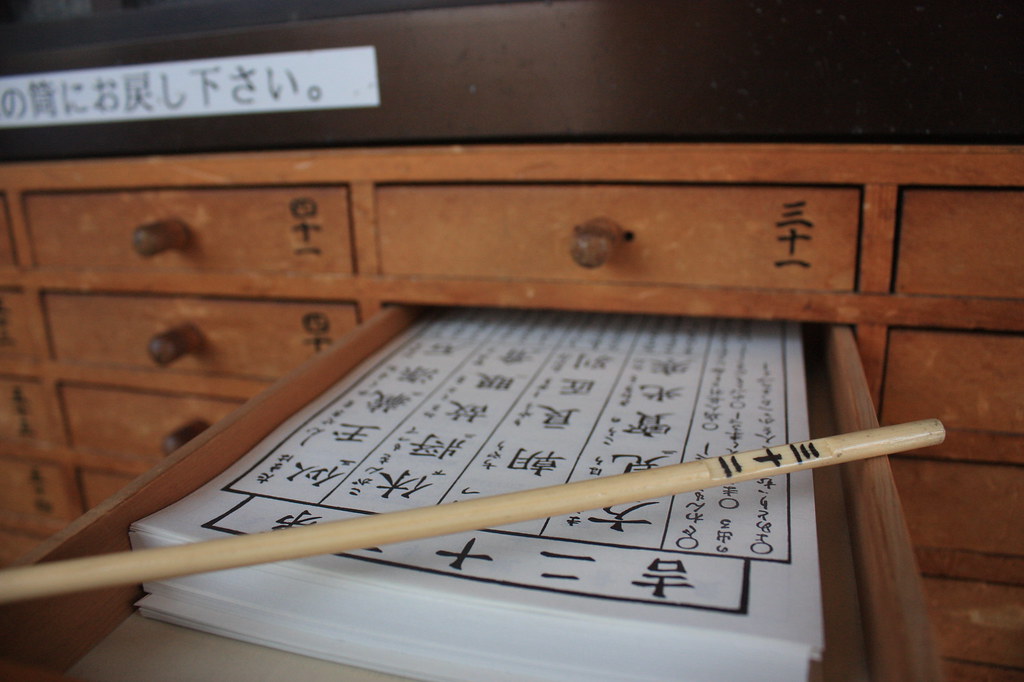 Hình thức gieo quẻ Omikuji truyền thống omikuji